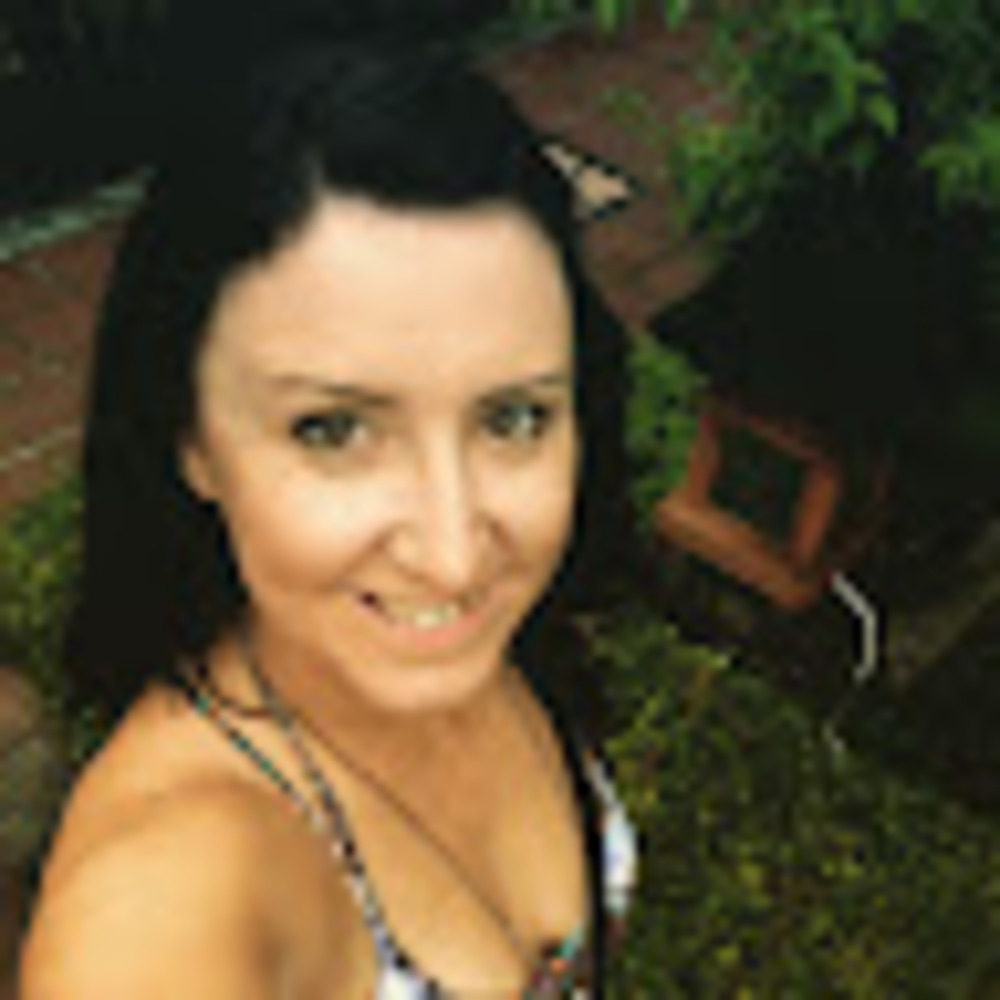 Meet your Posher, Larissa
